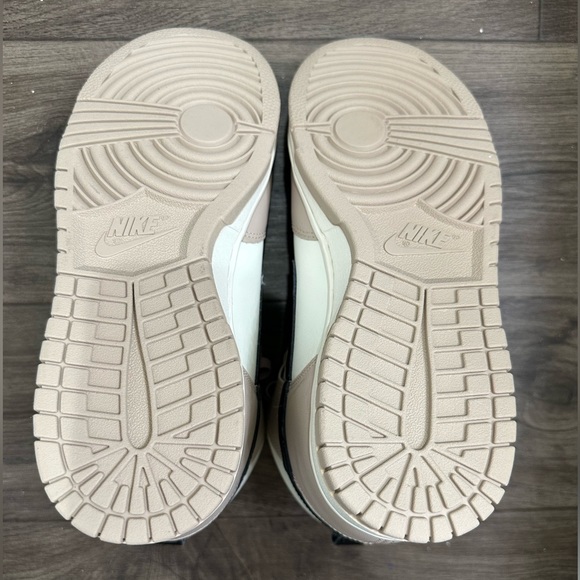 Women’s Nike Dunks - Picture 7 of 9